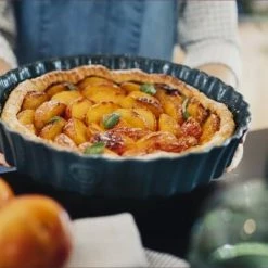 Emile Henry Torten- & Quicheform In Feu Doux 24 Cm -Kitchenaid Shop EH 602X Life DeepFlanDish PlumTart Ready H 1