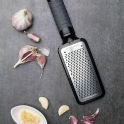 Microplane Feinreibe Home In Rot -Kitchenaid Shop MP Home Series Fine Grater 44002 garlic neu 1 l