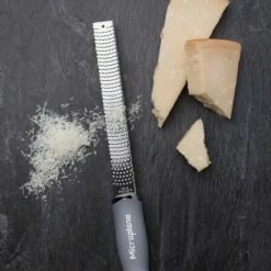 Microplane Zester/Reibe Premium In Grau -Kitchenaid Shop MP Premium Classic Series Zester 46901 parmesan neu 3 l