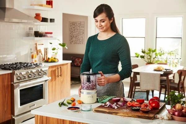 KitchenAid Kabelloser Zerkleinerer In Creme 4 KitchenAid Kabelloser Zerkleinerer In Creme – Bild 4