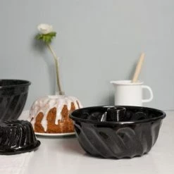 Riess Emaille Riess Gugelhupfform Aus Emaille In Schwarz 22 Cm -Kitchenaid Shop RIESS AMBIENTE CLASSIC Schwarz highres 367 1