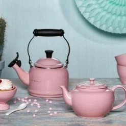 Le Creuset Dessertbecher Mit Fuß Chiffon Pink -Kitchenaid Shop Uebersicht Chiffon Pink Stimmungsbild 03 neu 2 l